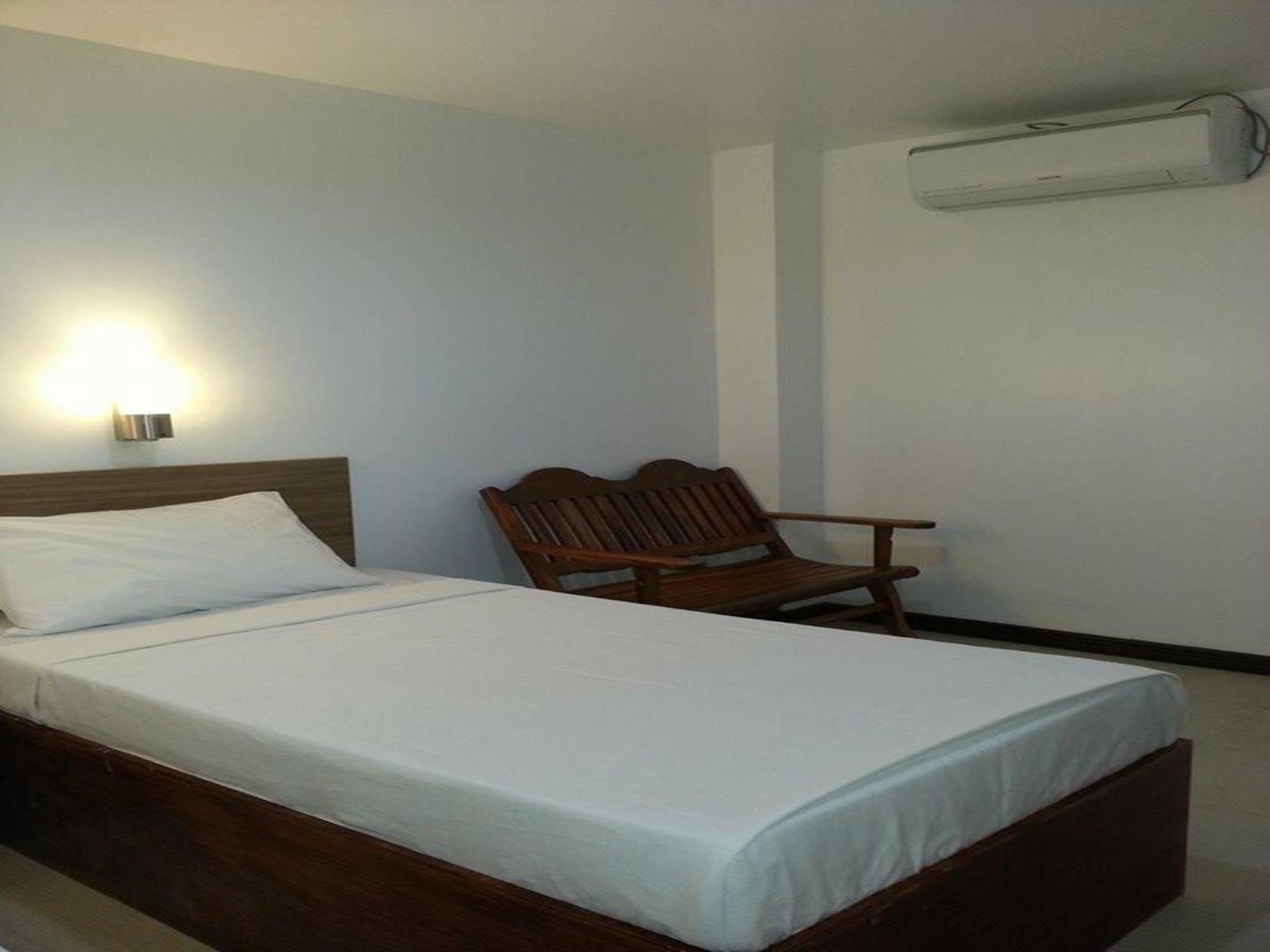 Reddoorz Plus Near Vigan City Commercial Center エクステリア 写真