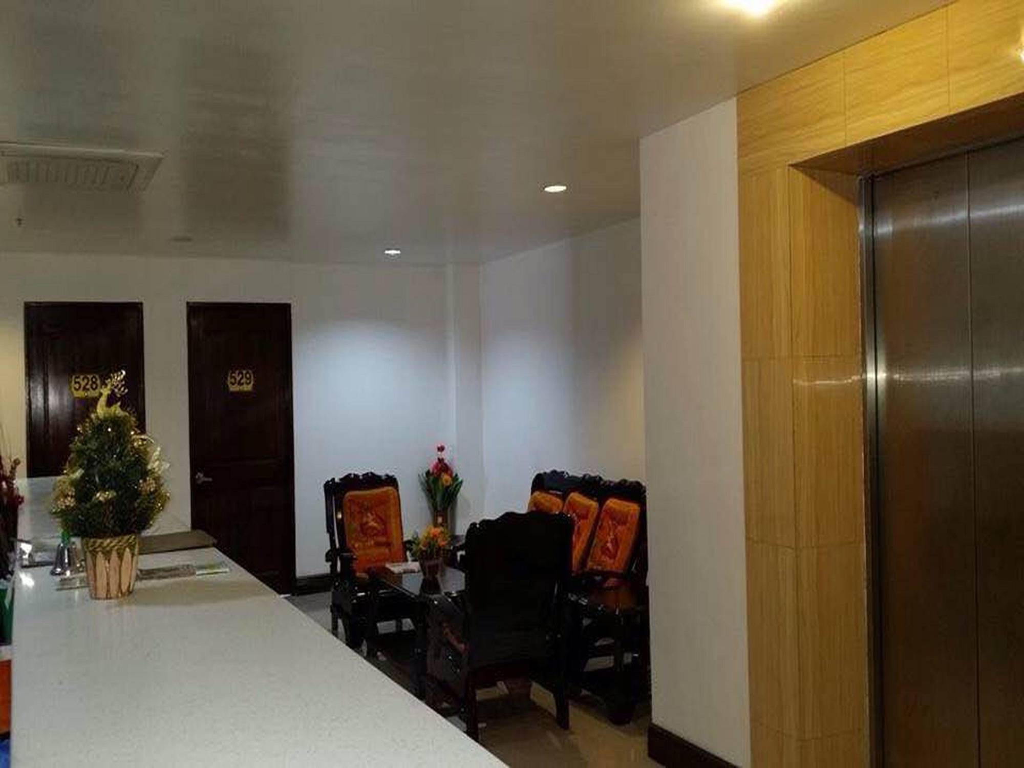 Reddoorz Plus Near Vigan City Commercial Center エクステリア 写真