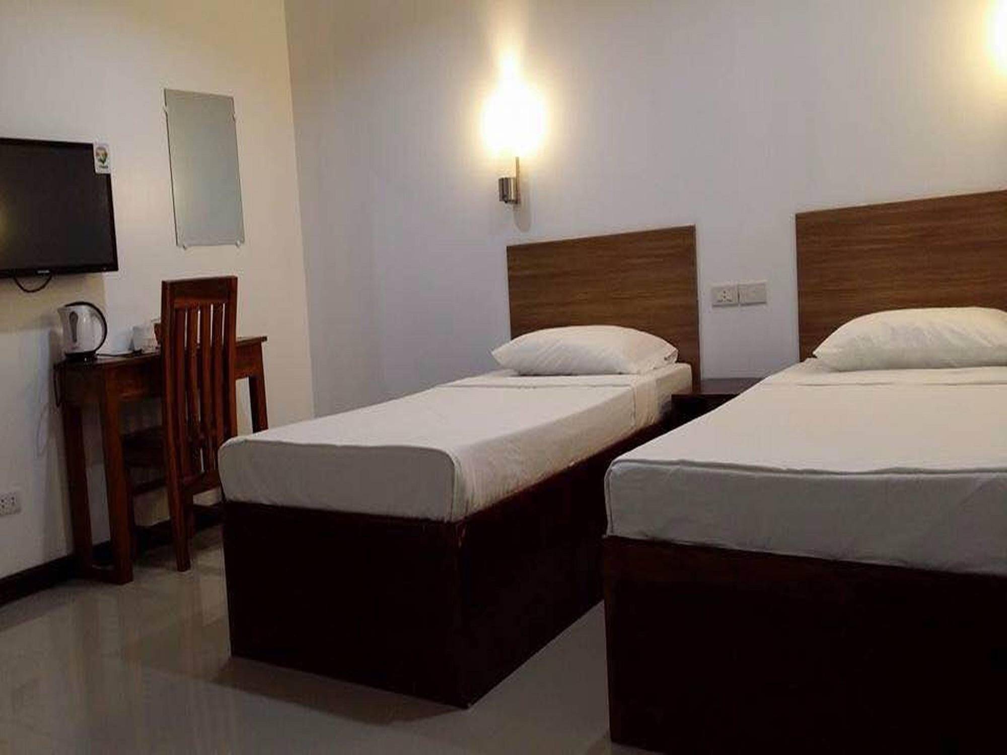 Reddoorz Plus Near Vigan City Commercial Center エクステリア 写真