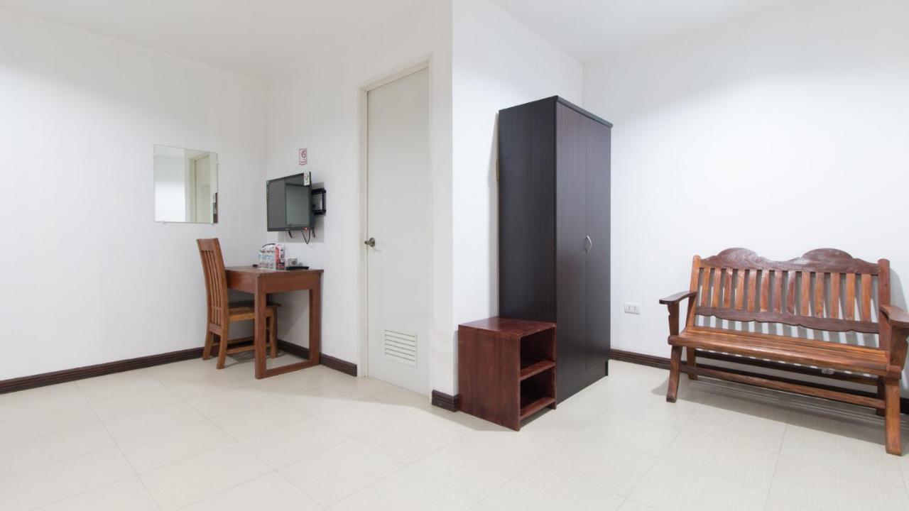 Reddoorz Plus Near Vigan City Commercial Center エクステリア 写真