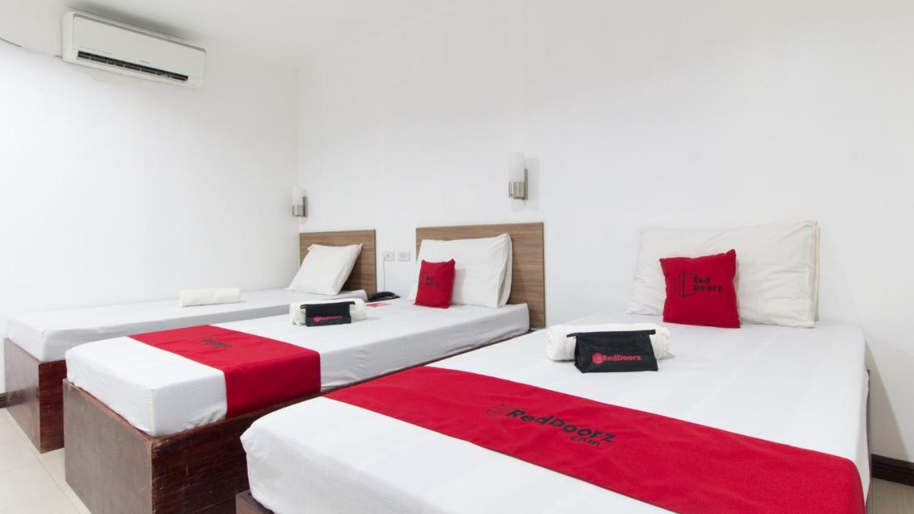 Reddoorz Plus Near Vigan City Commercial Center エクステリア 写真