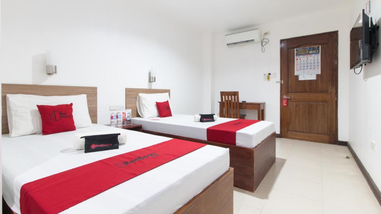 Reddoorz Plus Near Vigan City Commercial Center エクステリア 写真