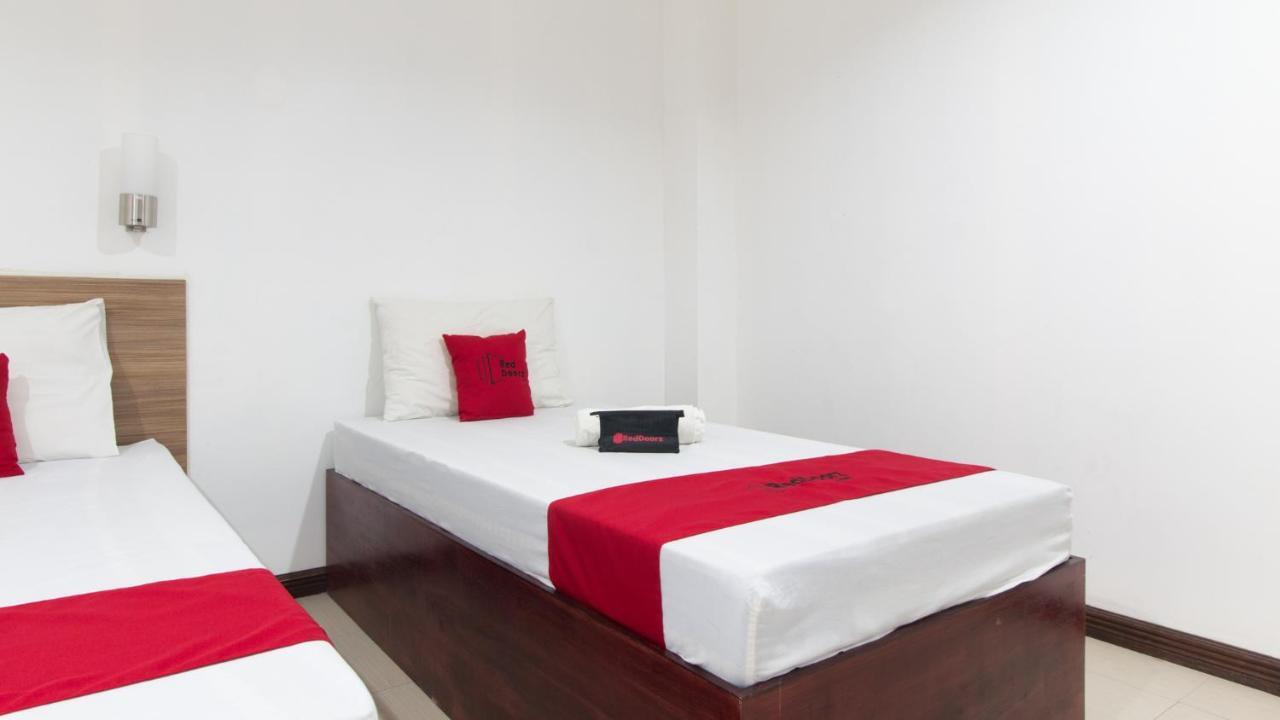 Reddoorz Plus Near Vigan City Commercial Center エクステリア 写真