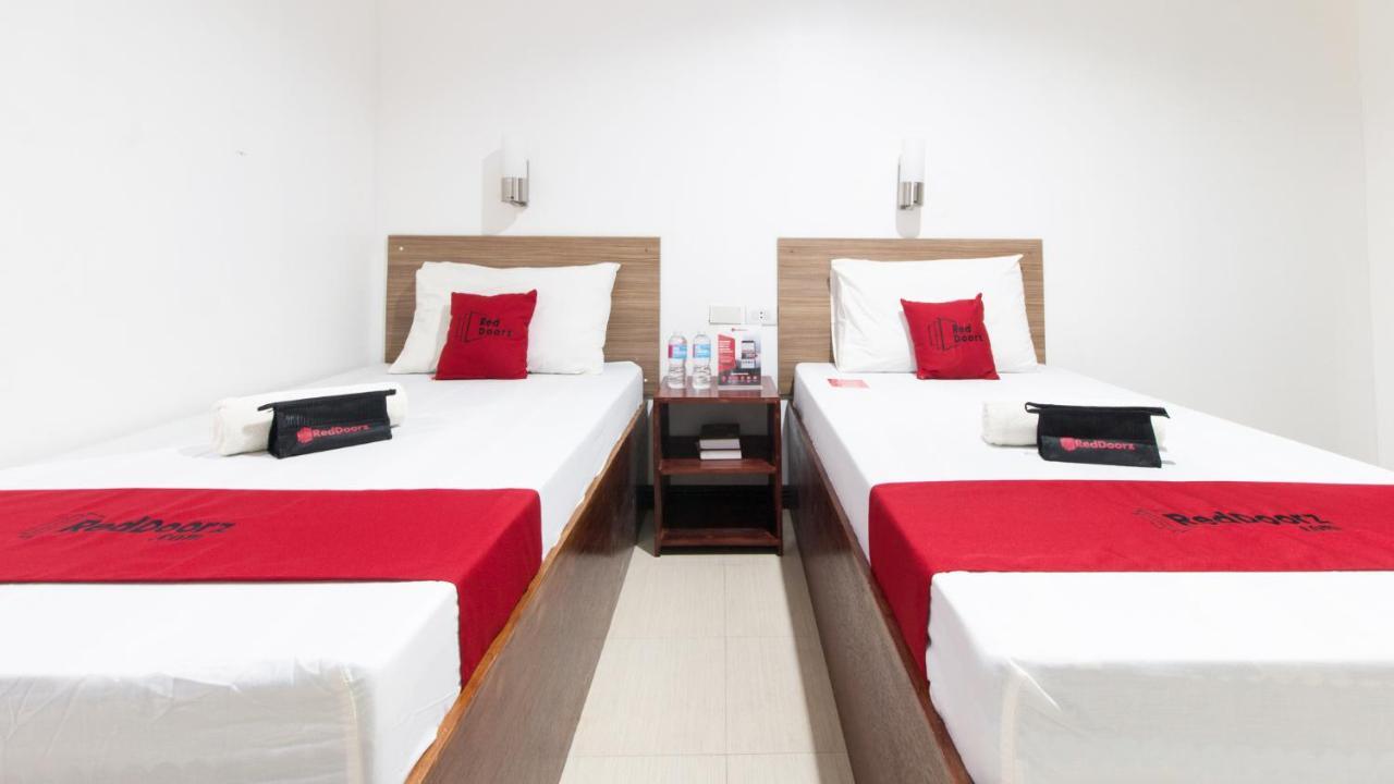 Reddoorz Plus Near Vigan City Commercial Center エクステリア 写真