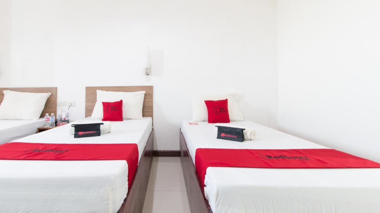 Reddoorz Plus Near Vigan City Commercial Center エクステリア 写真